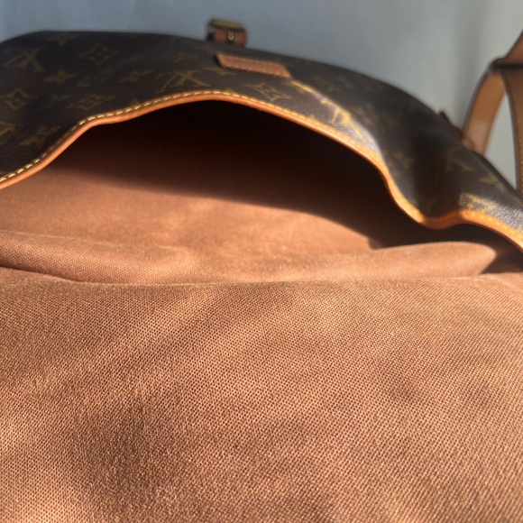 Louis Vuitton Crossbody - Picture 6 of 8